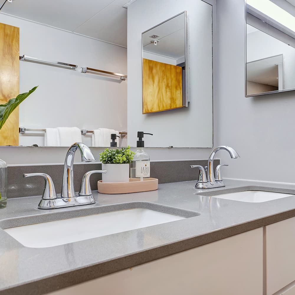 Bathroom-01-Illini-Tower-Champaign-04