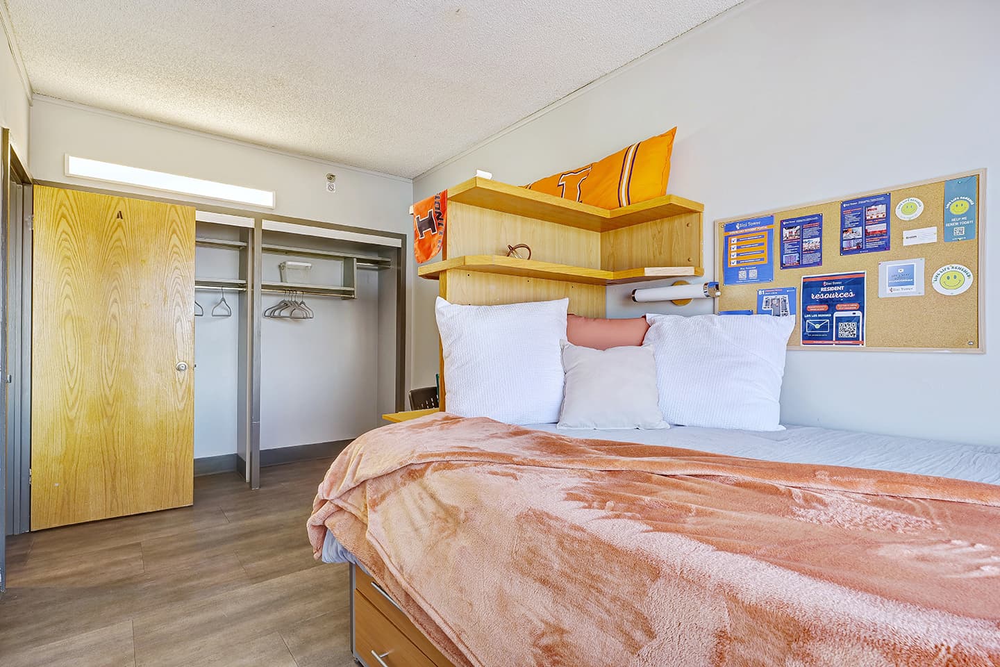 Bedroom-01-Illini-Tower-Champaign-04