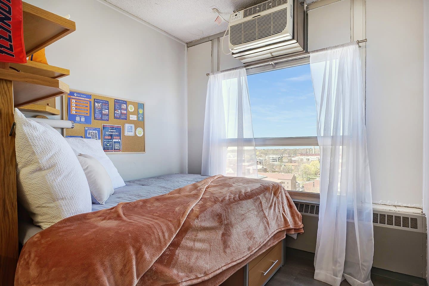 Bedroom-03-Illini-Tower-Champaign-04