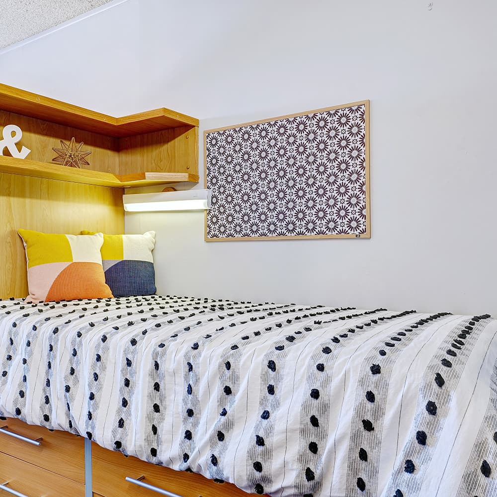 Bedroom-04-Illini-Tower-Champaign-04