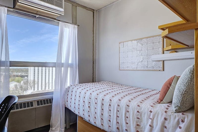 Bedroom-07-Illini-Tower-Champaign-04