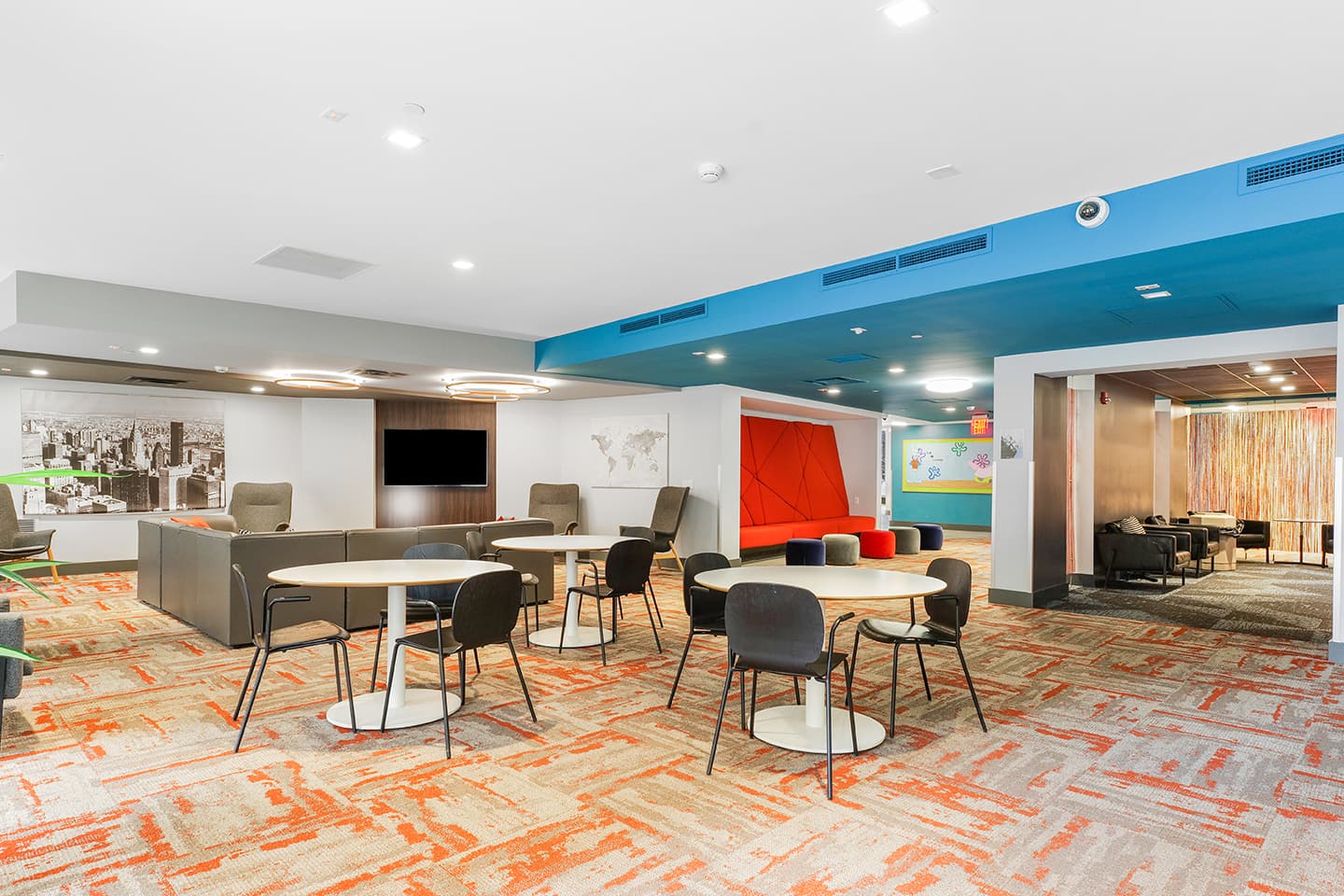 Clubhouse-10-Illini-Tower-Champaign-02