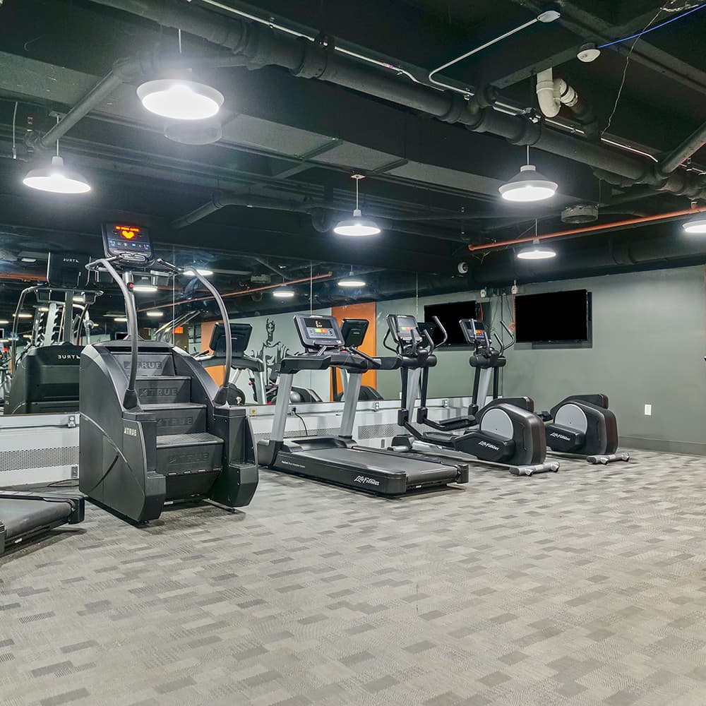 Fitness-Center-04-Illini-Tower-Champaign-02